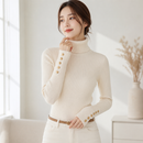 Suéter Feminino de Tricô Gola Alta com Botões para Inverno Ferrazi