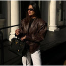 Jaqueta Feminina de Couro Vintage com Decote em V Ferrazi