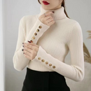 Suéter Feminino de Tricô Gola Alta com Botões para Inverno Ferrazi
