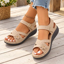 Sandália Feminina Floral com Plataforma e Fivela Ferrazi